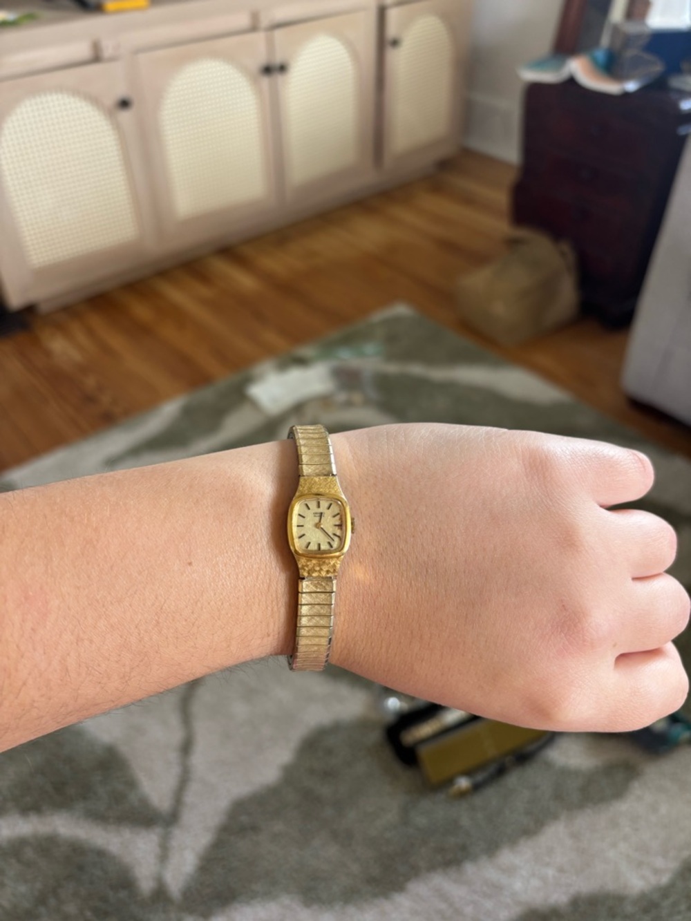 Seiko vintage Gold Tone Ladies Stretch Bracelet Watch